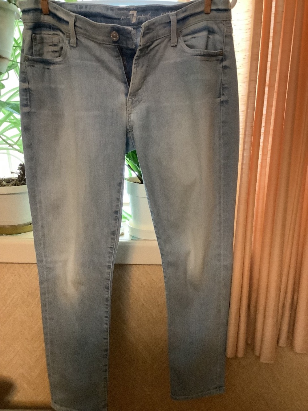 7 FOR ALL MANKIND WOMENS SIZE 31 CROPPED JEANS VERY GOOD CONDITION